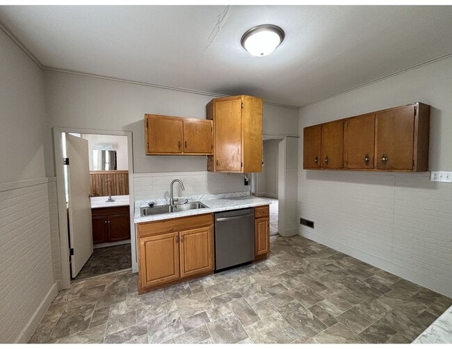 property at 1313-1315 Green Bay St