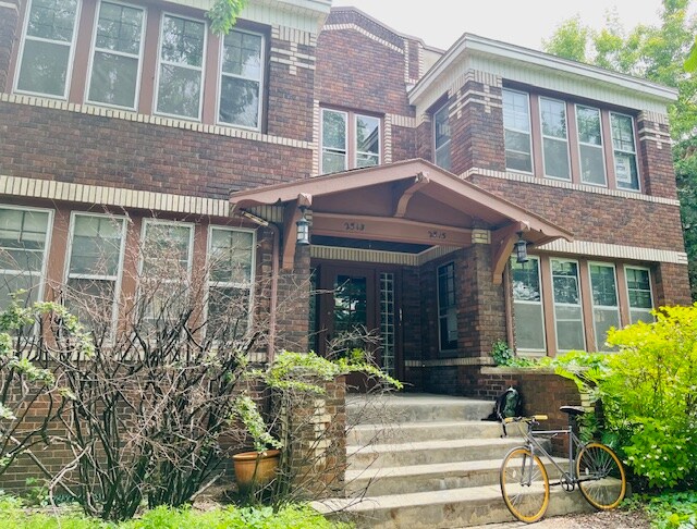 2513 Emerson Ave S in Minneapolis, MN - Building Photo
