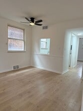 17927 Lakeshore Blvd in Cleveland, OH - Foto de edificio - Building Photo