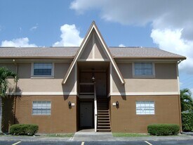 234 Bristol Ct in Melbourne, FL - Building Photo