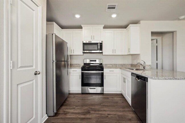 10430 Red Cardinal Dr in Cleveland, TX - Building Photo - Building Photo