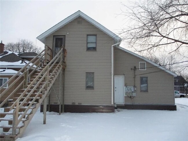 413 E Broadway St in Winona, MN - Building Photo - Building Photo