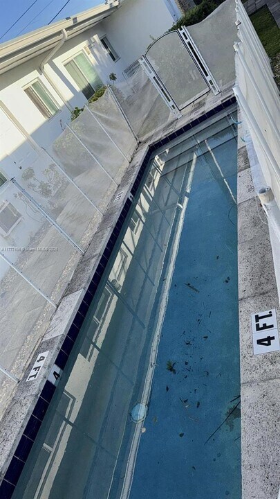 932 Moffett St in Hallandale Beach, FL - Building Photo