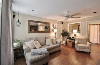 911 E Lovers Ln in Arlington, TX - Building Photo - Building Photo