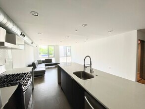 1422 N 7th St, Unit 3 in Philadelphia, PA - Foto de edificio - Building Photo