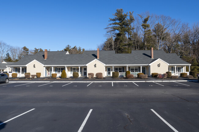 Eastwoods Condominiums in Biddeford, ME - Building Photo - Building Photo