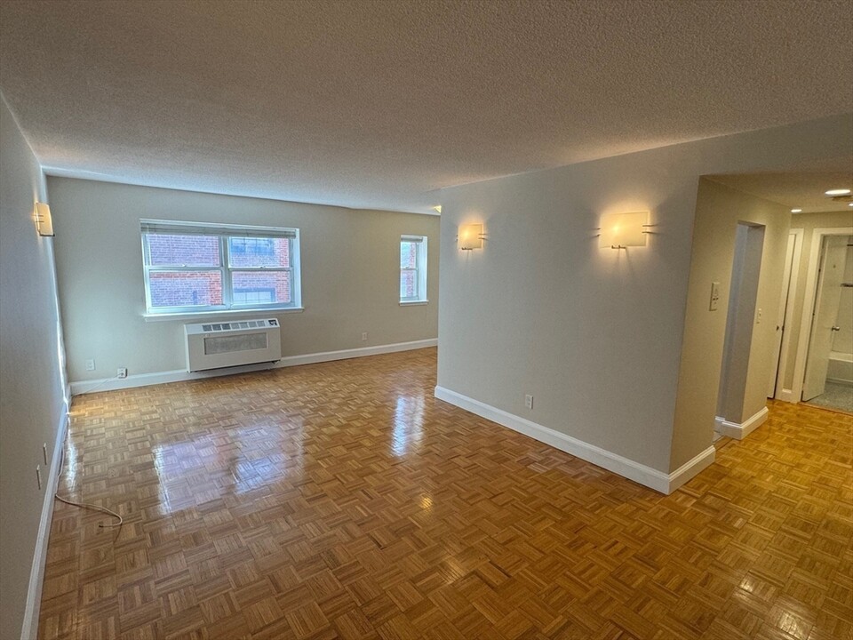 111 Marion St, Unit #1 in Brookline, MA - Foto de edificio