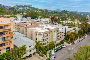 7249 Franklin Ave in Los Angeles, CA - Foto de edificio - Building Photo