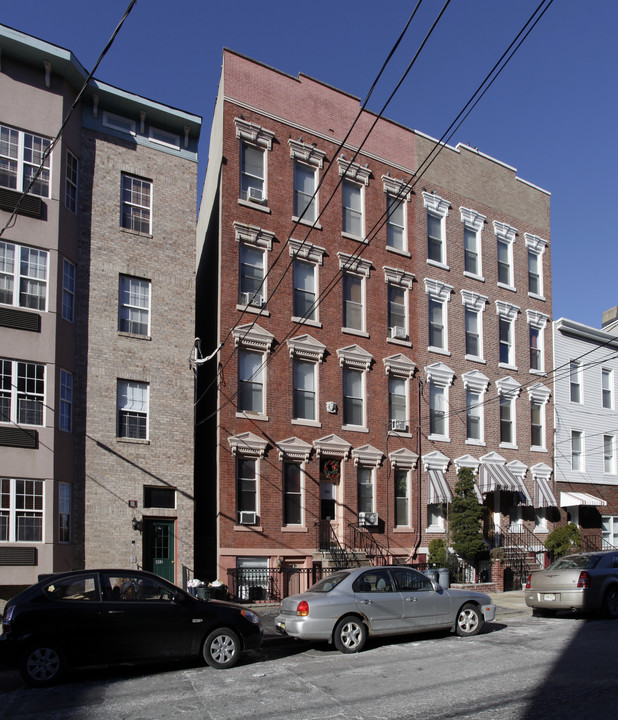 404 Adams St in Hoboken, NJ - Building Photo