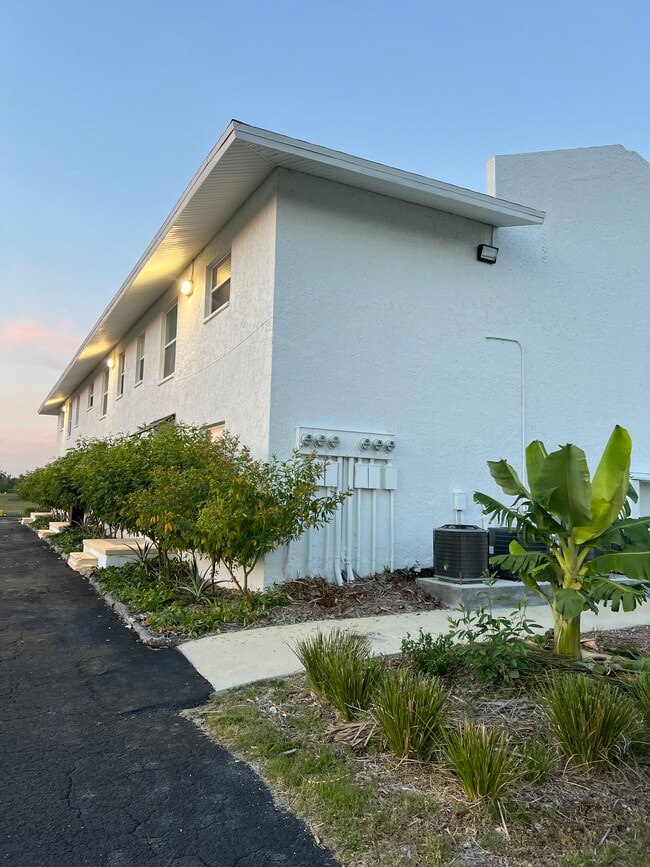 146 Boundary Blvd, Unit B203 in Rotonda West, FL - Building Photo - Building Photo