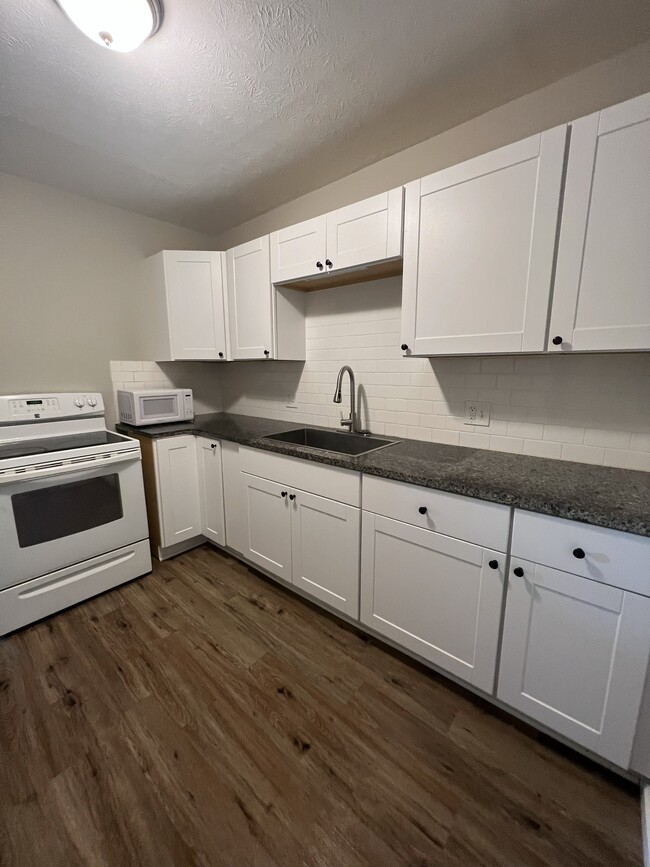 454 Kling St in Akron, OH - Foto de edificio - Building Photo