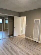 7816 Paseo del Rey in Playa Del Rey, CA - Foto de edificio - Building Photo