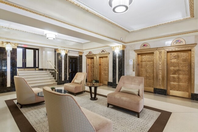 27 W 72nd St in New York, NY - Building Photo - Building Photo