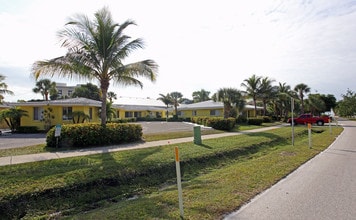 124 Columbus Blvd in Sarasota, FL - Foto de edificio - Building Photo