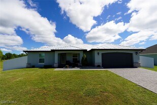 4341 NW 34th Pl in Cape Coral, FL - Building Photo