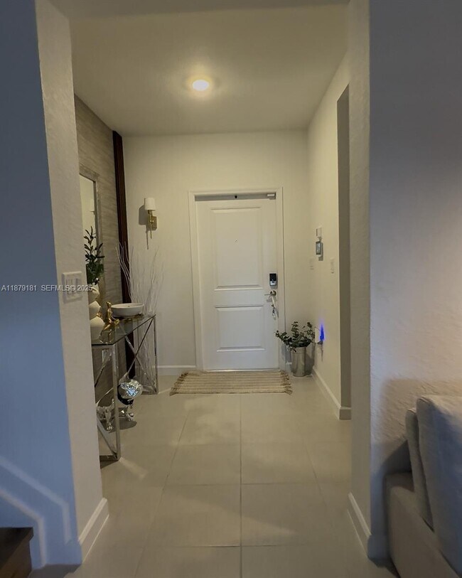 2415 SE 23rd Rd in Homestead, FL - Foto de edificio - Building Photo