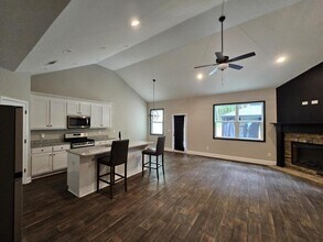 205 Hospital Rd in Commerce, GA - Building Photo - Building Photo