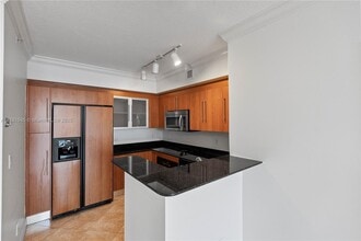 325 S Biscayne Blvd, Unit 1214 in Miami, FL - Building Photo - Building Photo