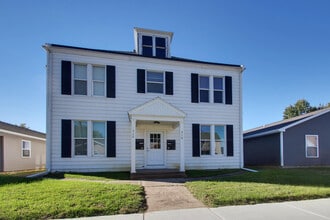 916-918-918 Adams St in Quincy, IL - Building Photo - Building Photo