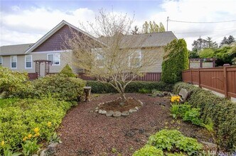 1024 SW 120th St in Seattle, WA - Foto de edificio - Building Photo