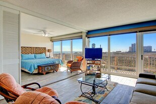 14810 Windward Dr, Unit Gulfstream Condos Unite #222 in Corpus Christi, TX - Building Photo