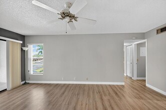805 Sky Pine Way in Greenacres, FL - Building Photo - Building Photo