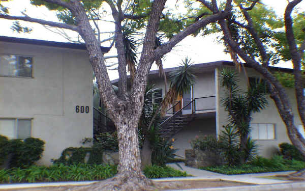 600 S Oak Knoll Ave in Pasadena, CA - Foto de edificio