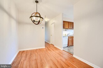 130 Royal Oak Dr in Bel Air, MD - Foto de edificio - Building Photo