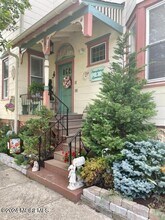 98 Pennsylvania Ave in Ocean Grove, NJ - Building Photo - Building Photo