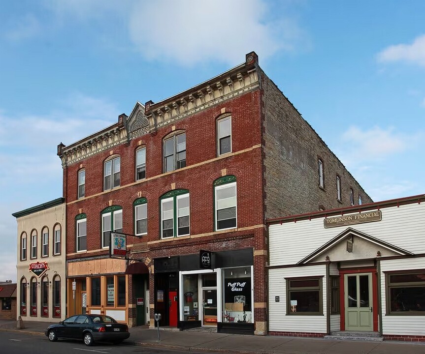 Close to UWRF and CVTC in River Falls, WI - Foto de edificio