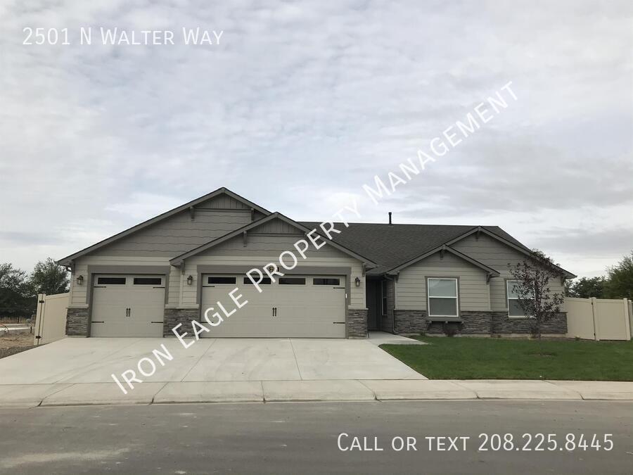 2501 N Walter Wy in Star, ID - Foto de edificio