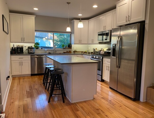 property at 118 W Laurel St