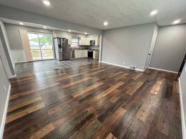 4300 S Hickory Hill Rd