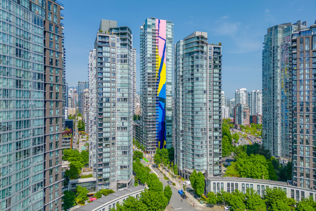 The Charleson in Vancouver, BC - Building Photo