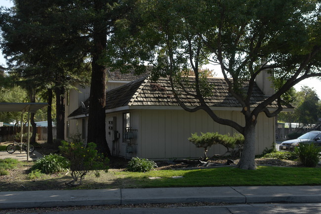 2880-2886 Secretariat Dr in Atwater, CA - Building Photo - Building Photo