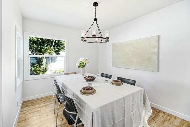 7425 W 88th Pl in Los Angeles, CA - Building Photo - Building Photo