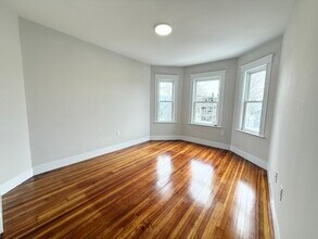 36 Raven St in Boston, MA - Foto de edificio - Building Photo