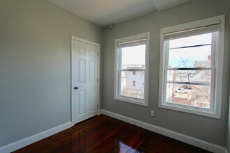 55 Estes St in Lynn, MA - Building Photo - Building Photo
