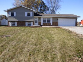 6914 Autumn View Dr in Fort Wayne, IN - Building Photo