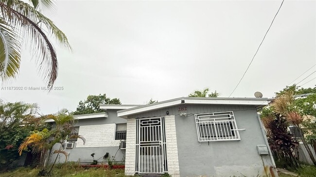 282 NW 98th St in Miami, FL - Building Photo - Building Photo