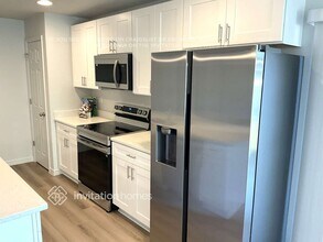 813 New Zealand Ave NW in Palm Bay, FL - Foto de edificio - Building Photo