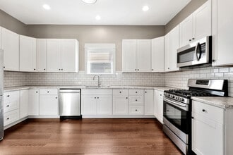 710 N Oak St in Bloomington, IL - Building Photo - Building Photo