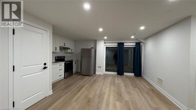 19 Pointer St in Cambridge, ON - Building Photo - Building Photo