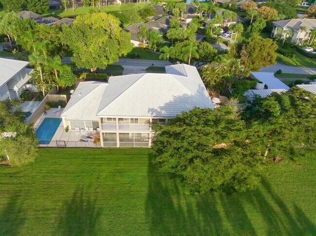 11877 Pebblewood Dr in Wellington, FL - Building Photo - Building Photo