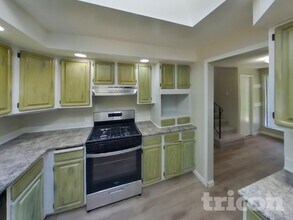 3394 Tyee Pl NE in Bremerton, WA - Foto de edificio - Building Photo