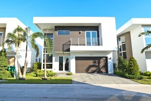 9745 NW 75th Terrace in Doral, FL - Building Photo