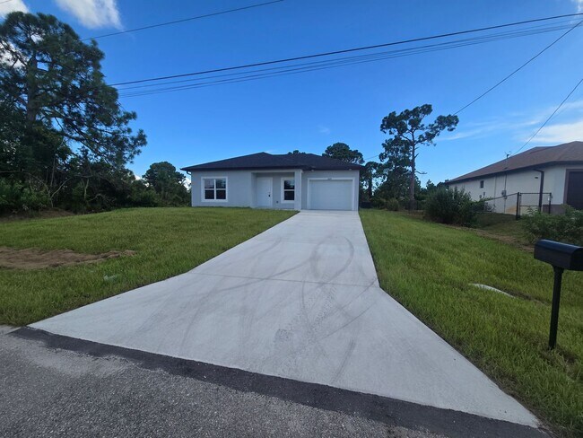 2809 14th St SW in Lehigh Acres, FL - Building Photo - Building Photo