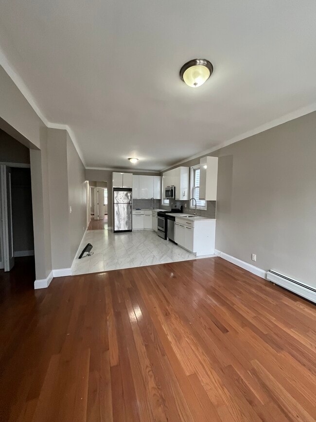 300 Chapel Ave, Unit 1 in Jersey City, NJ - Building Photo - Building Photo