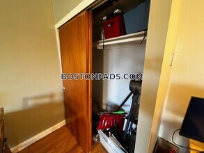 19 Arizona Terrace-Unit -4 in Arlington, MA - Building Photo - Building Photo