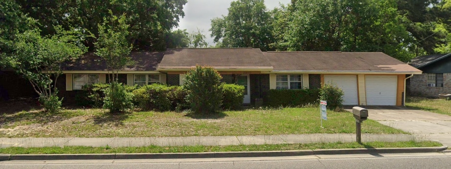 2233 Popp's Ferry Rd in Biloxi, MS - Building Photo